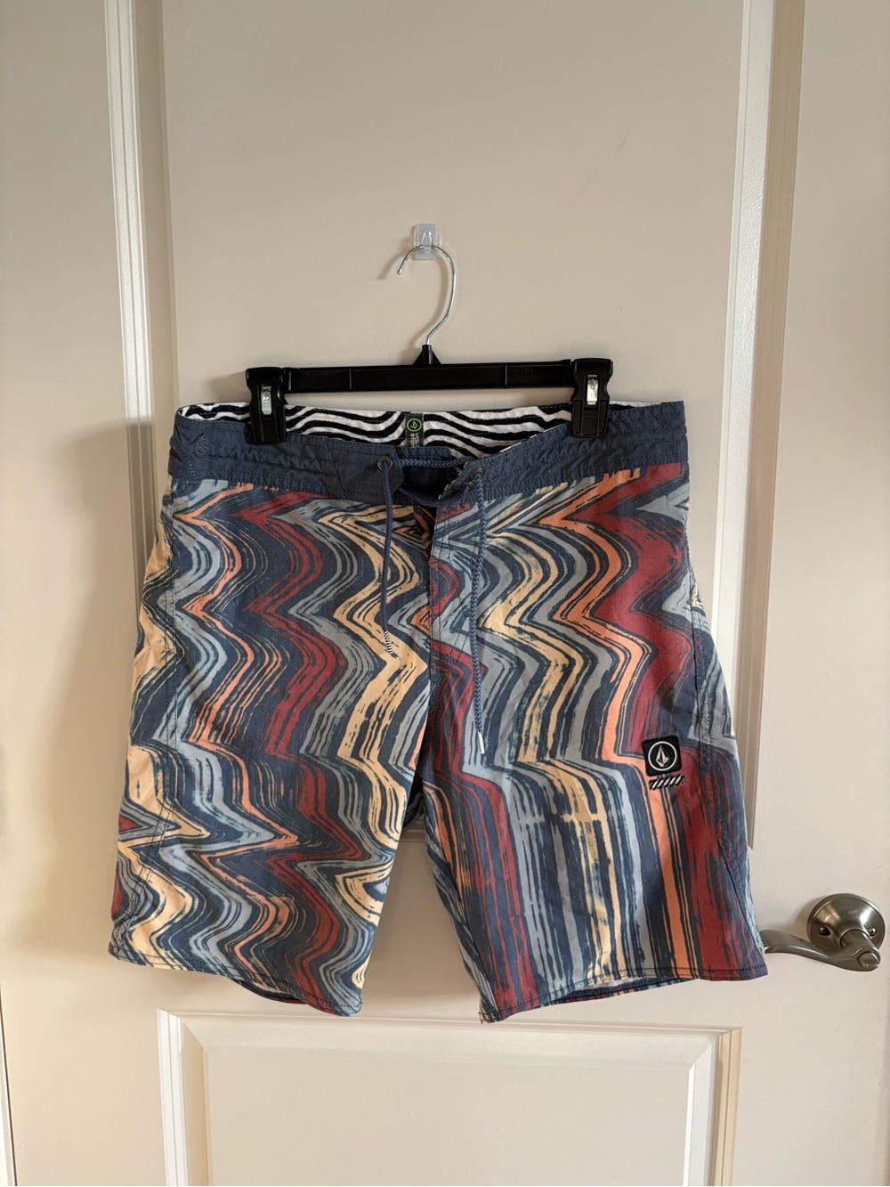 Volcom Stoneys Men’s Size 32 Abstract Print Boardshorts Swim Trunks